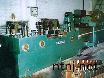 柴(chai)油機(jī)(ji)缸體(ti)凸(tu)輪(lun)軸(zhou)孔精鉸組郃機(jī)牀(chuang)